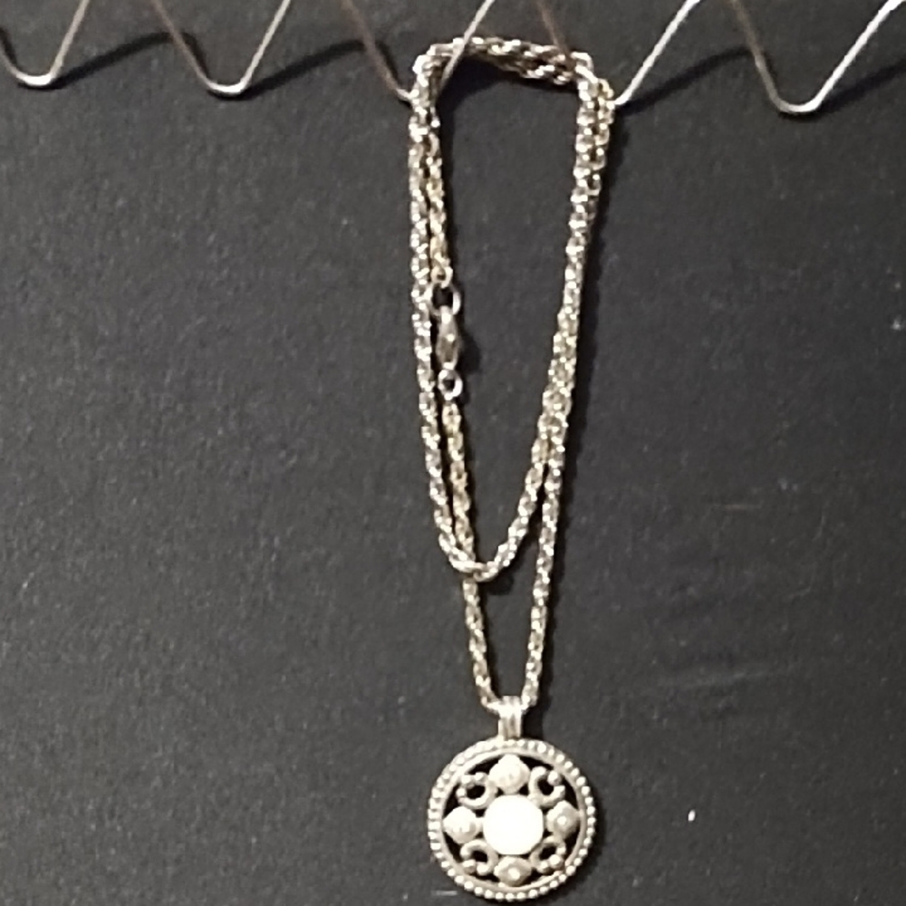 Elegant Silver Pendant Necklace